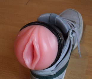 Look! No hands fun with your fleshlight